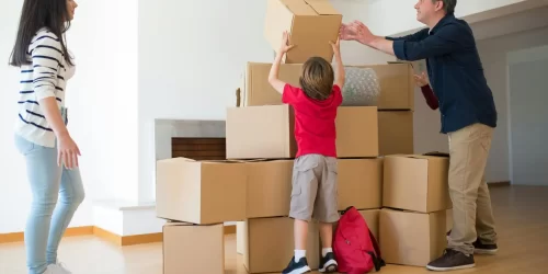 Familie waarvoor het hele huis is ontruimd.